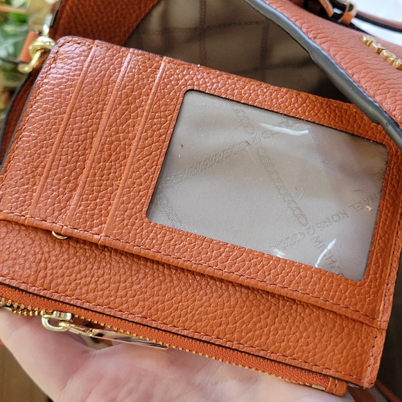 MK π  PURSE - Picture 14 of 16
